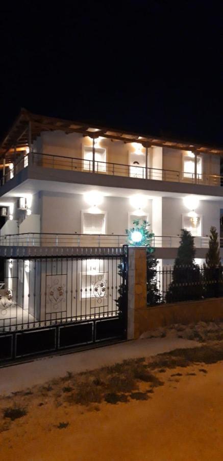 Vila Ervin Second Floor Ксамил Екстериор снимка